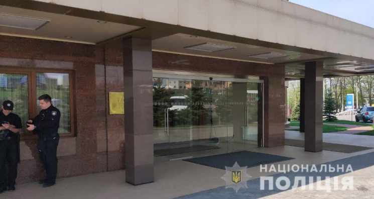 В Харькове из-за угрозы взрыва из отелей…