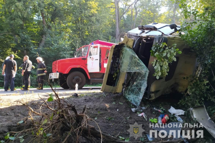 На світанку під Літином в ДТП розбилось…