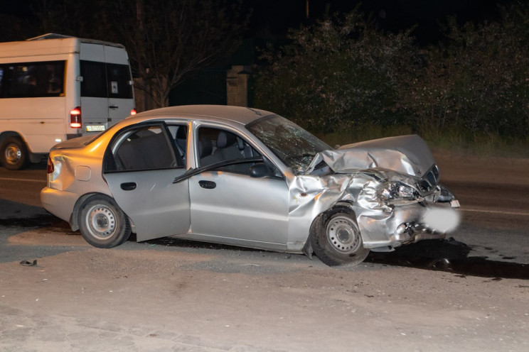 У Дніпрі влобову "зустрілися" дві автівк…