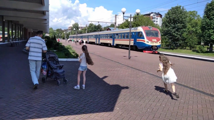 Відновлено ранковий рейс електрички Трус…