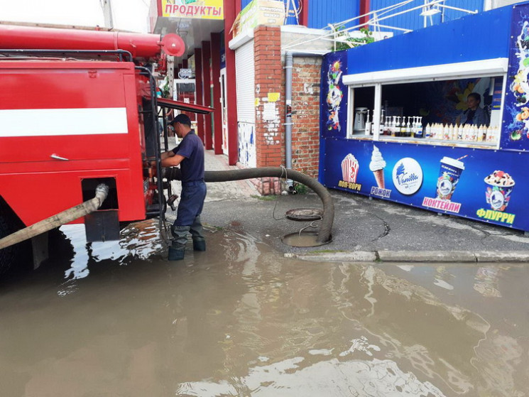 Под водой, но без воды: Непогода подпорт…