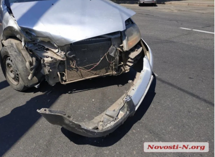 У Миколаєві зіштовхнулись одразу три авт…