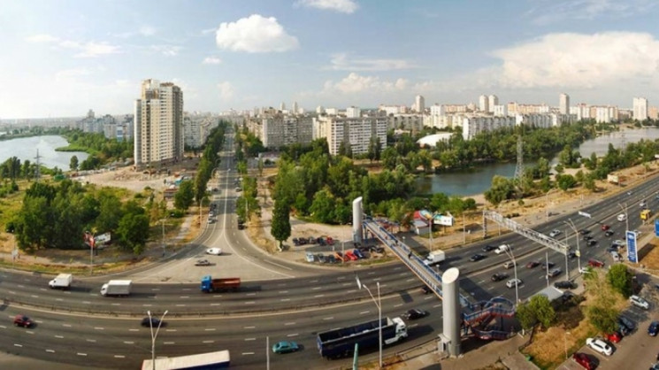 На столичному проспекті Бандери на три т…