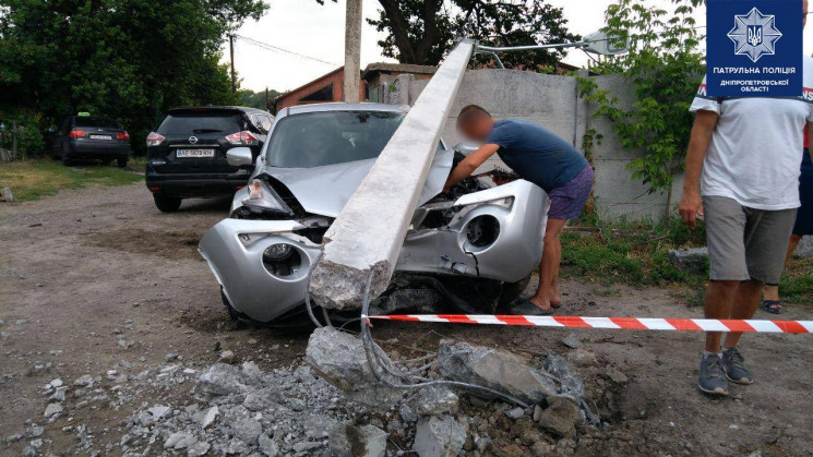 У Дніпрі автомобіль розчавило стовпом…