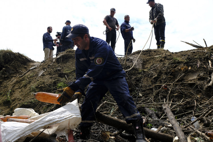 Боржаву розчищають від сміттєвих заторів…