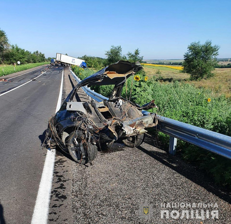 На запорізькій трасі легковик виїхав на…