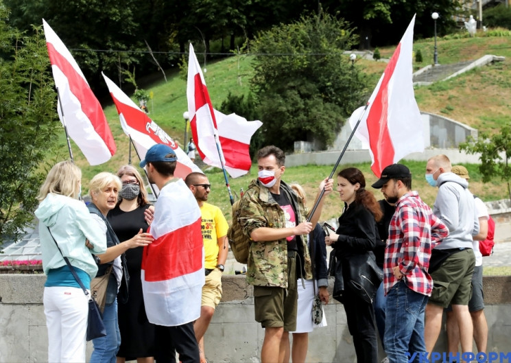 В Киеве прошла акция в поддержку честных…