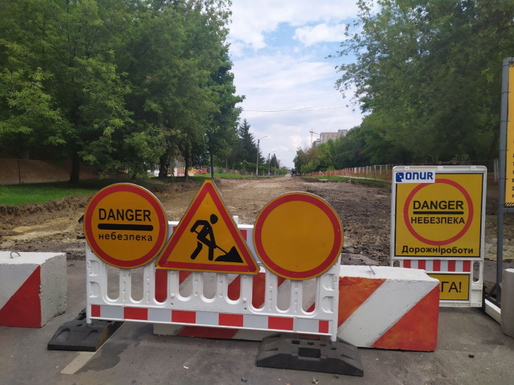 Як у Львові ремонтують дороги за новими…