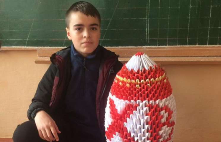 Хлопець з Іршавщини виготовляє 3D-писанк…