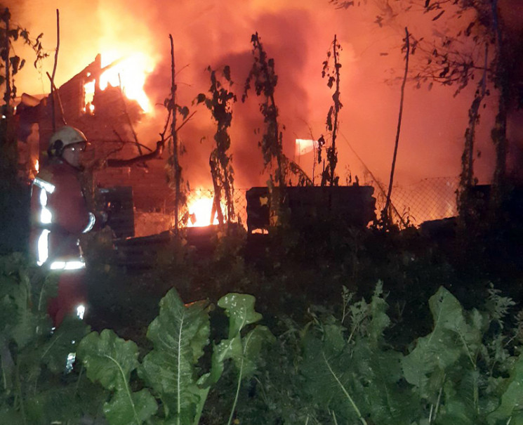На Хустщині пожежа знищила житловий буди…