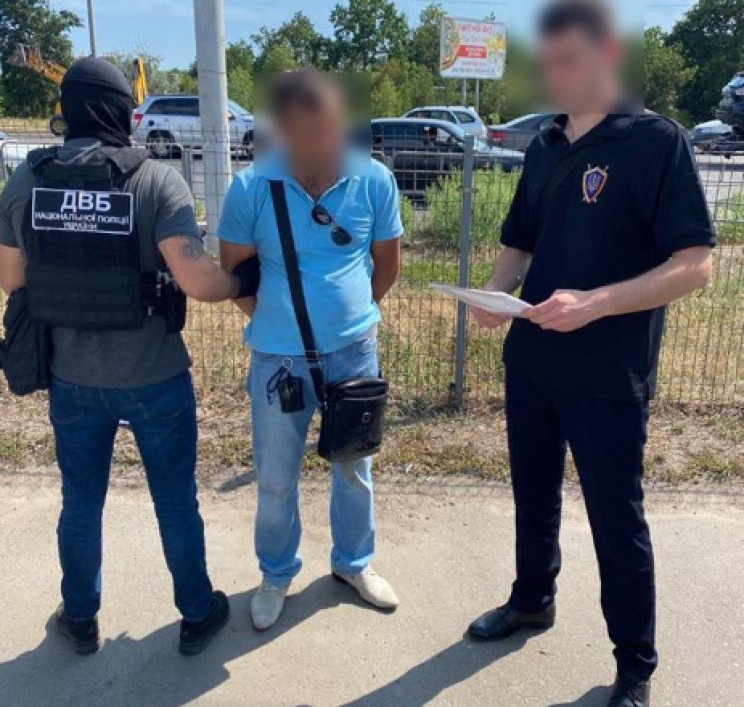 На Одещині поліцейського піймали на хаба…