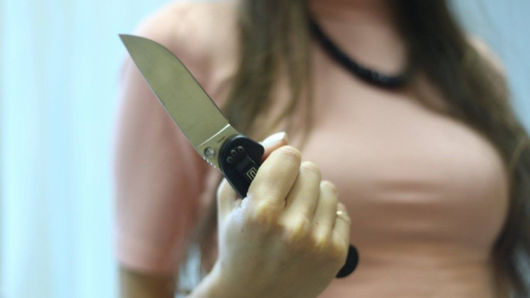 На Кубани женщина вонзила нож в спину со…