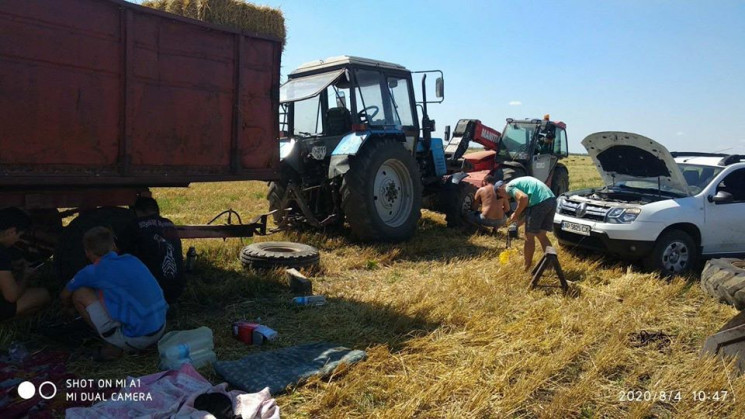 На Запоріжжі невідомі розкидали у полі з…