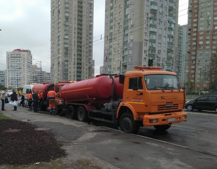 Через дощ гідротехнічні служби в Києві п…