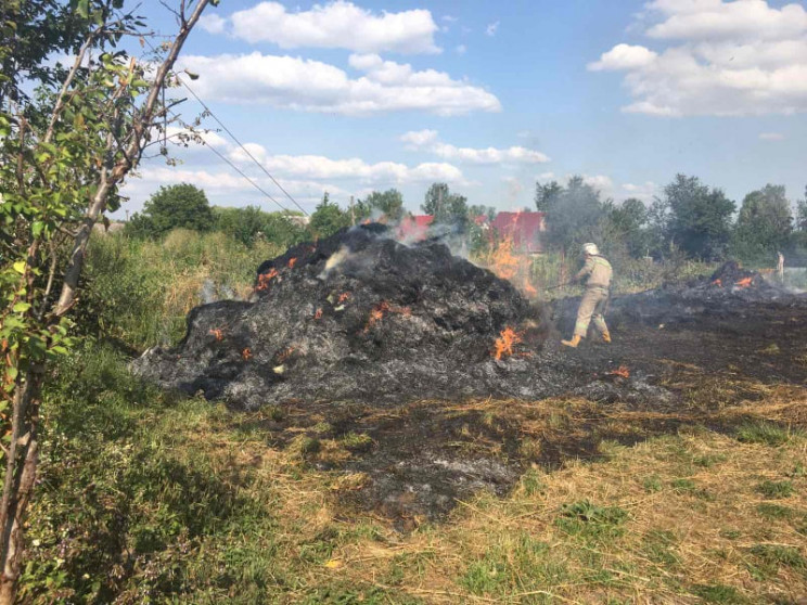 У Кам’янка-Бузькому районі згоріли 10 то…