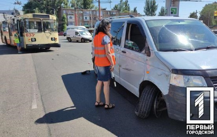 У Кривому Розі на 95 кварталі легковик з…