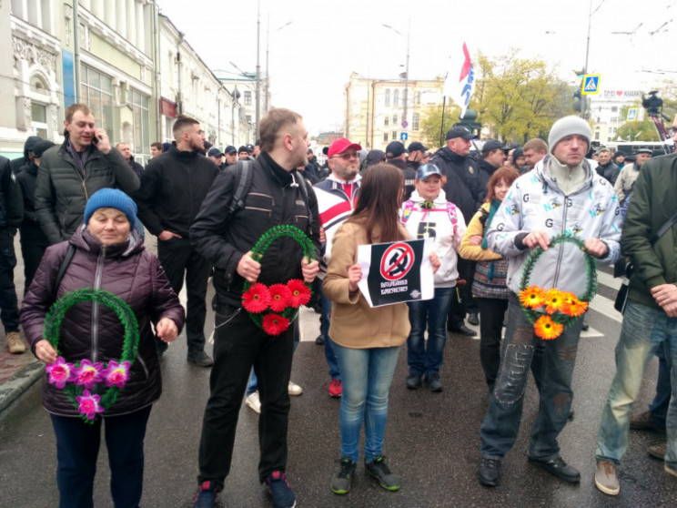 Шашлики замість демонстрацій: Як Україна…