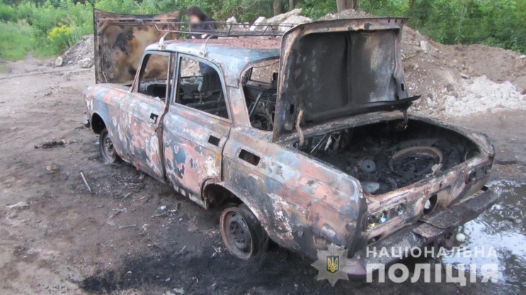 В Харькове четверо парней украли и сожгл…