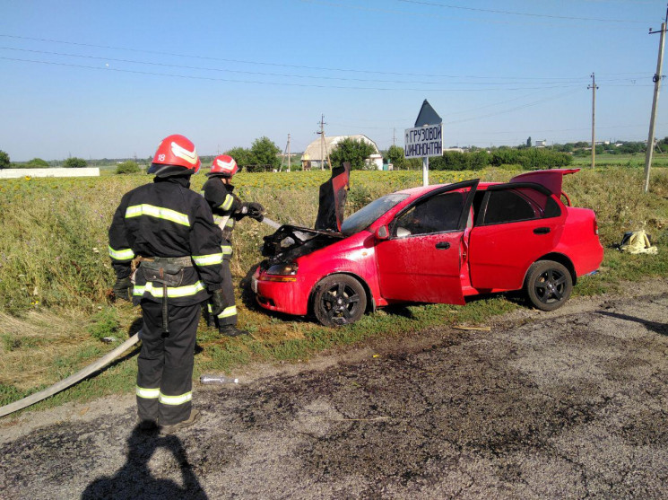 На Запоріжжі під час руху спалахнула авт…