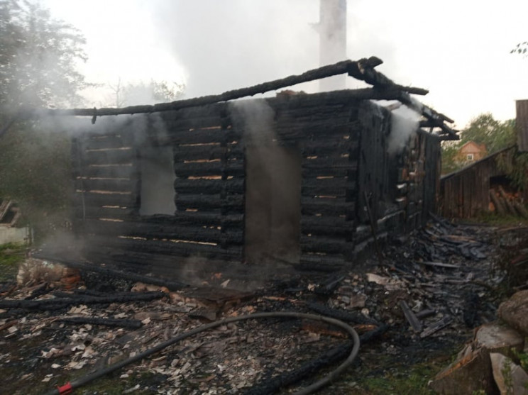 Під час пожежі біля Старого Самбора заги…