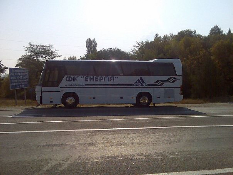 Автобус з українськими футболістами заго…