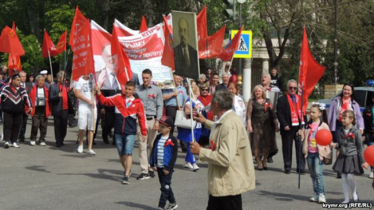 "Маївка" під конвоєм: У Криму перебіжчик…