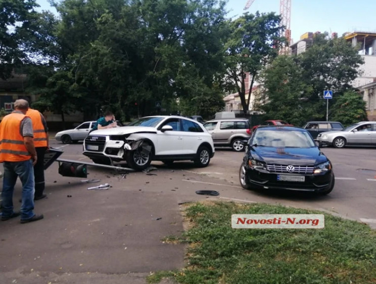 В центре Николаева столкнулись две машин…