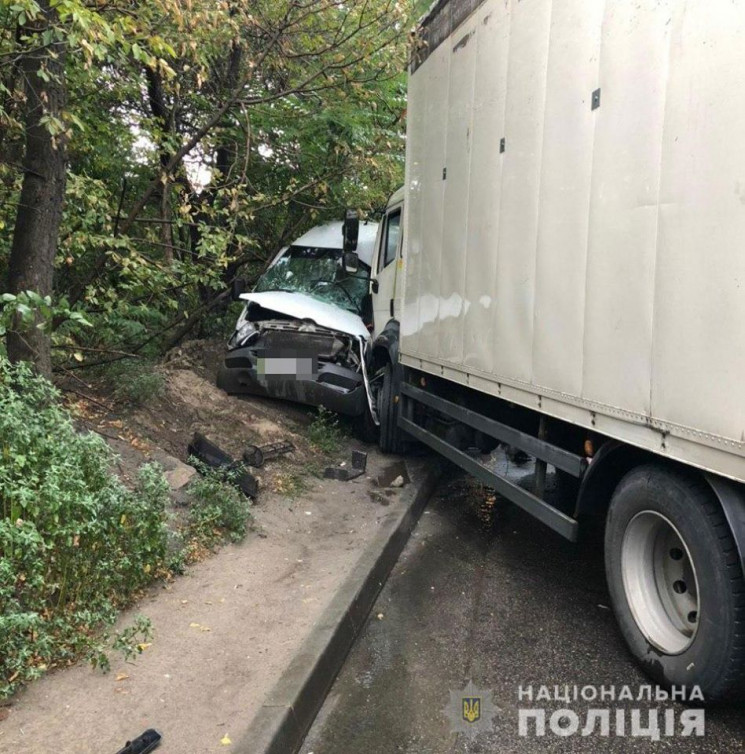 Девять пострадавших: В Днепре грузовик п…