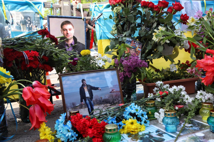 В центре Одессы почтили память патриотов…