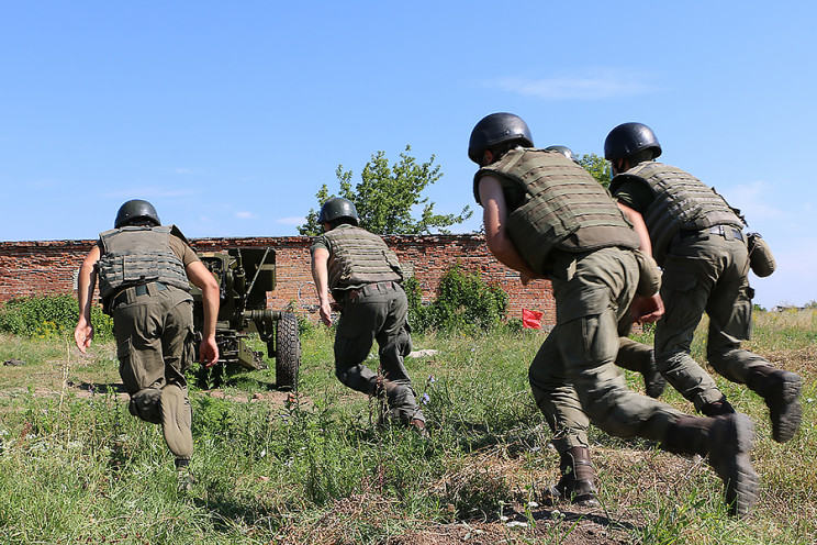 Харьковские артиллеристы в полевых услов…
