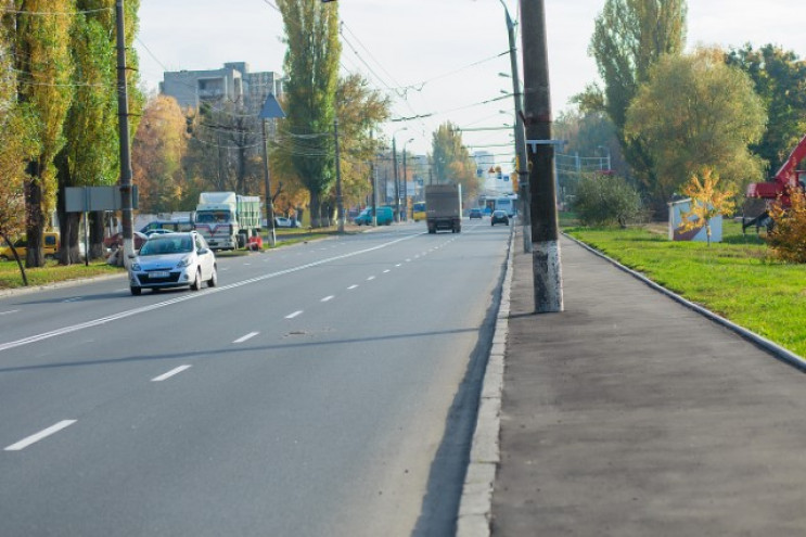 На Київській машина збила 16-річну дівчи…