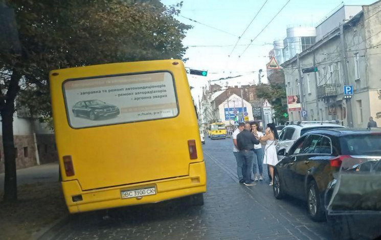 У Львові біля вокзалу сталася ДТП (ФОТО)…