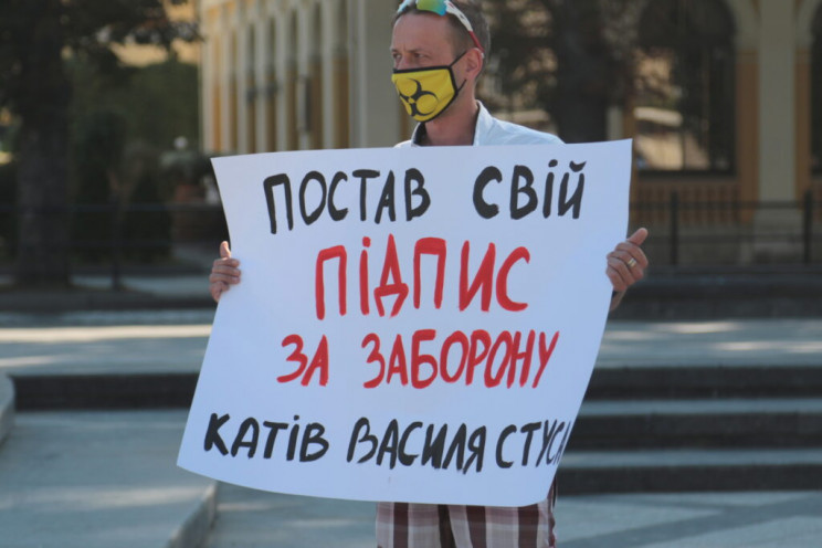 У Львові збирали підписи на підтримку кн…