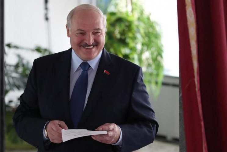 Лукашенко блокує в'їзд оцінювачам виборі…