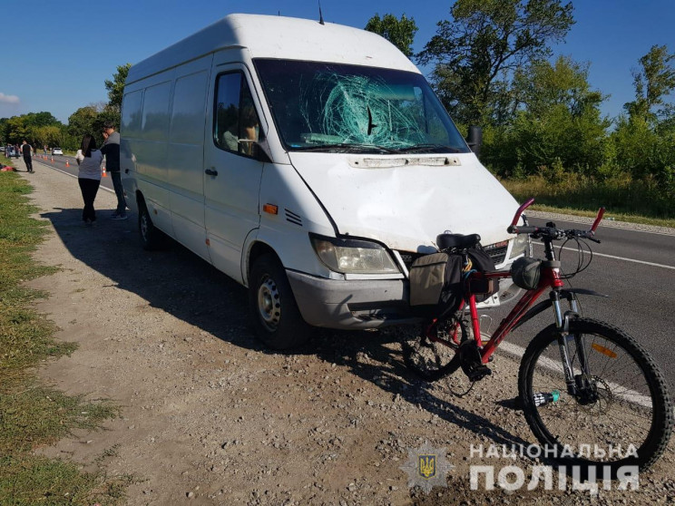 На запорожской трассе микроавтобус насме…