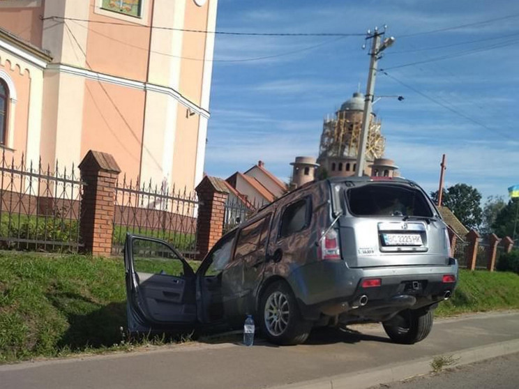 У Кам'янка-Бузькому районі автомобіль зл…