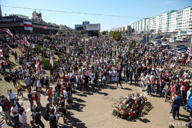 У Мінську на місце загибелі активіста пр…