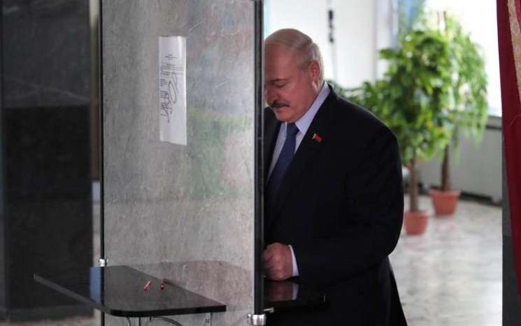 У Євросоюзі оголосили Лукашенка персоною…