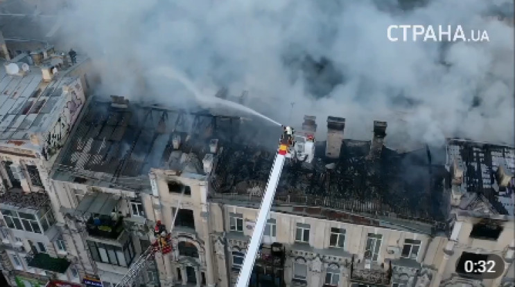 В центре Киева горит здание…