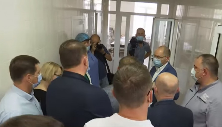 Степанов застрял в лифте в детской больн…
