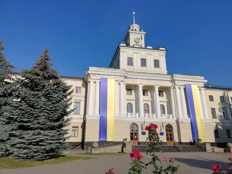 Як Хмельницький вбрався у національний с…