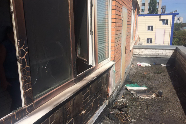 В Харькове вспыхнул балкон в 14-этажном…