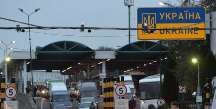 Украина закрывает границы: В Одесском аэ…