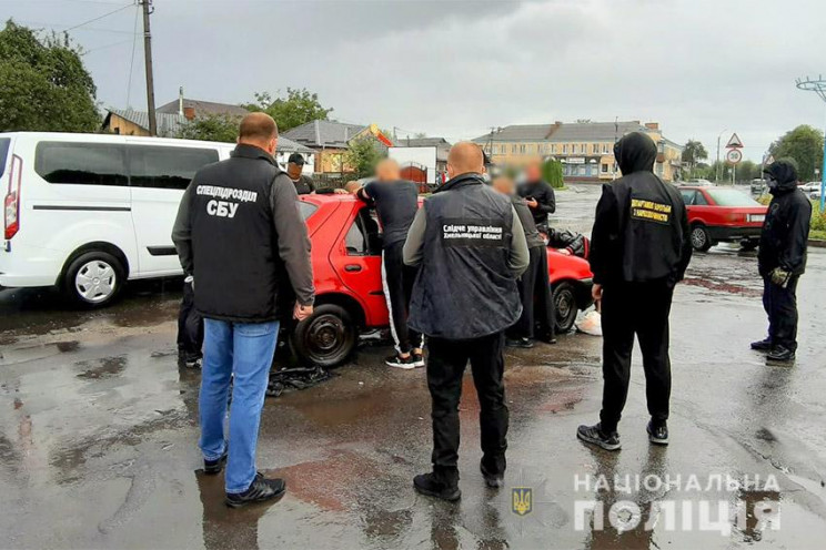 За збут наркотиків в особливо великих ро…