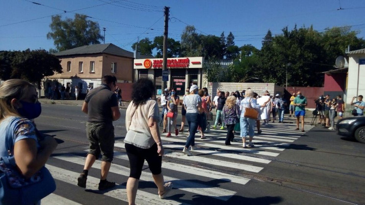 В Харькове несколько десятков человек пе…