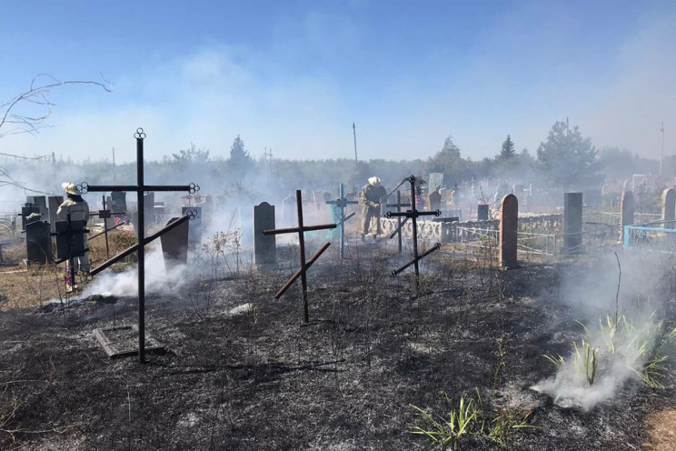 На Днепропетровщине горело кладбище…