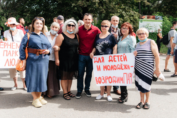 Харьковчане вышли на митинг против уничт…