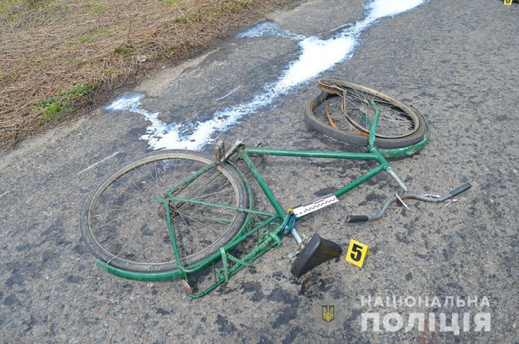 Небезпечний обгін: На Полтавщині велосип…