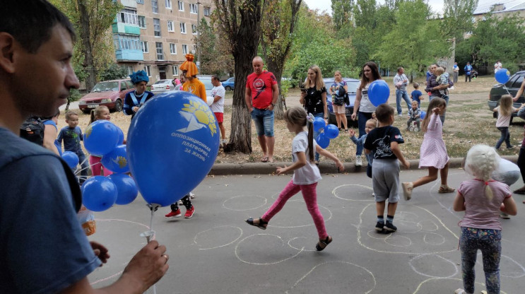 На Донеччині російські "фіксики" з ватою…