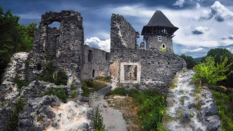 Один з найстаріших замків Закарпаття доч…